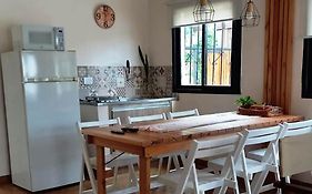 Basilia, Casa con pileta para 6 personas con garaje para 2 vehículos